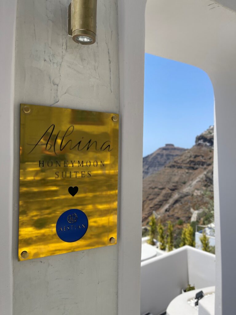 Athina Luxury Suites hotel comes up with 6 brand new honeymoon suites. 