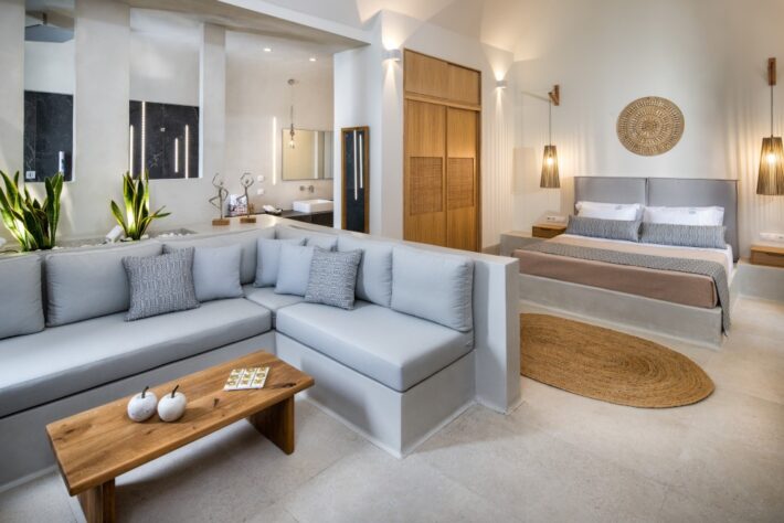 Venus Sunrise Suites and Villas - Discover Serenity and Luxury at Venus Sunrise Suites and Villas in Santorini.