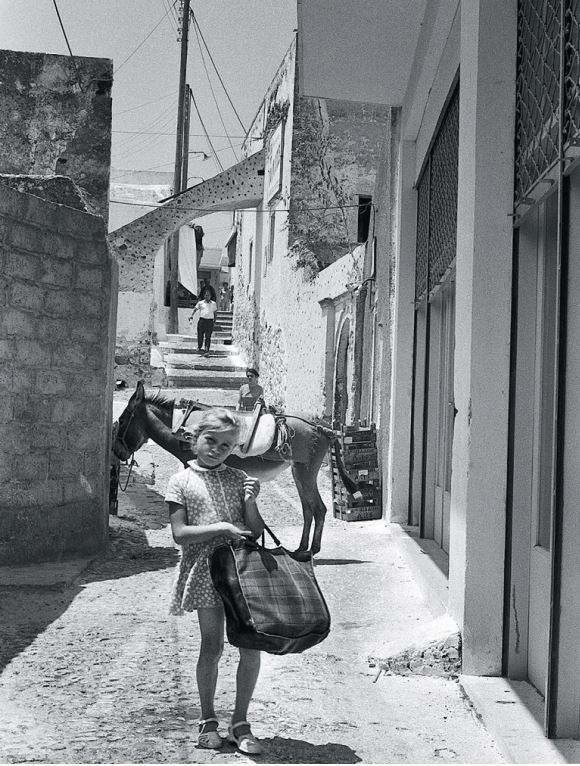 A fascinating exploration of Santorini’s architectural heritage