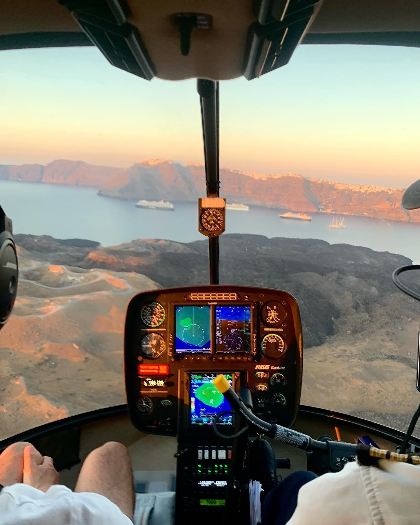AthinaSuites Helicopter Toor - Flying Over Santorini with a Helicopter: A Breathtaking Aerial Adventure